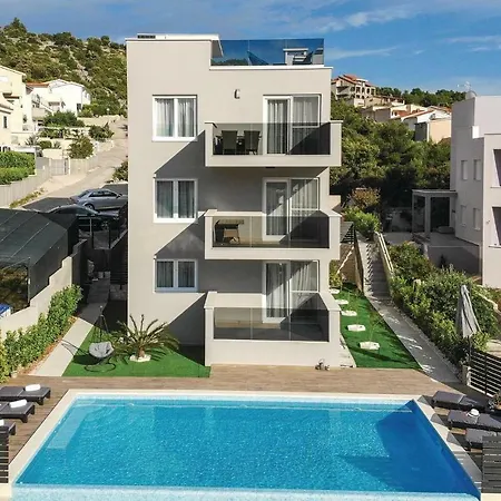 Nice In W/ Wifi, Outdoor Swimming Pool And Heated Swimming Pool Apartment *