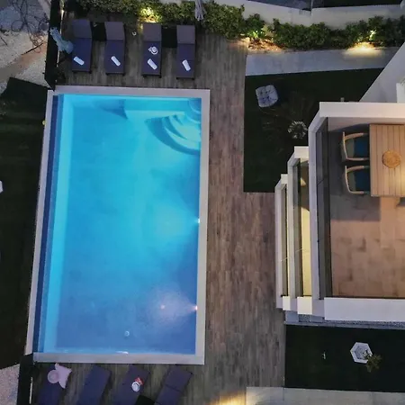 Nice In W/ Wifi, Outdoor Swimming Pool And Heated Swimming Pool