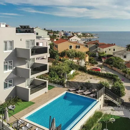 Nice In W/ Wifi, Outdoor Swimming Pool And Heated Swimming Pool Apartment Razanj