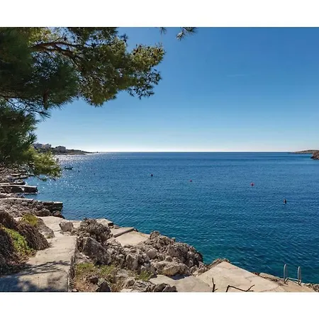 Apartment Nice In W/ Wifi, Outdoor Swimming Pool And Heated Swimming Pool