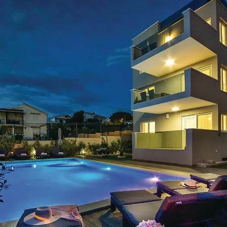 Nice In W/ Wifi, Outdoor Swimming Pool And Heated Swimming Pool Razanj