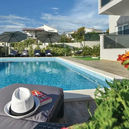 Apartment Nice In W/ Wifi, Outdoor Swimming Pool And Heated Swimming Pool *