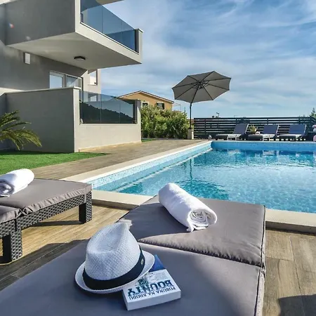 Nice In W/ Wifi, Outdoor Swimming Pool And Heated Swimming Pool *