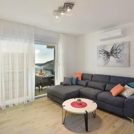 Nice In W/ Wifi, Outdoor Swimming Pool And Heated Swimming Pool Razanj