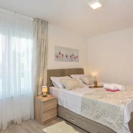 Nice In W/ Wifi, Outdoor Swimming Pool And Heated Swimming Pool *