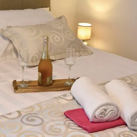 Nice In W/ Wifi, Outdoor Swimming Pool And Heated Swimming Pool *