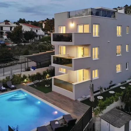 Apartment Nice In W/ Wifi, Outdoor Swimming Pool And Heated Swimming Pool Razanj