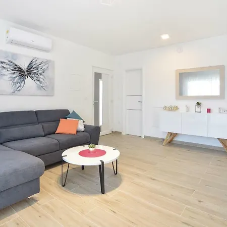 Nice In W/ Wifi, Outdoor Swimming Pool And Heated Swimming Pool Apartment