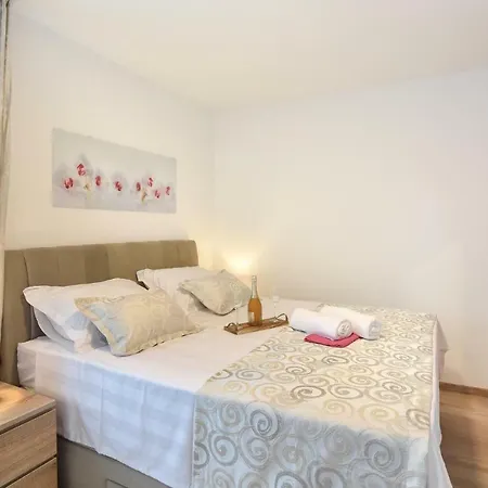 Nice In W/ Wifi, Outdoor Swimming Pool And Heated Swimming Pool Apartment *