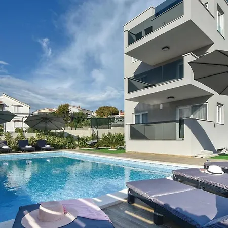 Apartment Nice In W/ Wifi, Outdoor Swimming Pool And Heated Swimming Pool